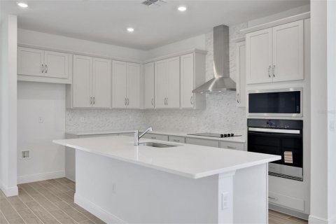 House in Apopka, Florida 4 bedrooms, 260.78 sq.m. № 1666330 - photo 14