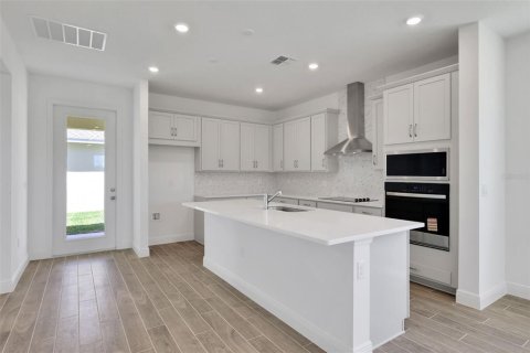 House in Apopka, Florida 4 bedrooms, 260.78 sq.m. № 1666330 - photo 15