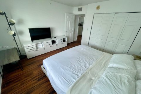 Condo in Miami, Florida, 1 bedroom № 1920337 - photo 7