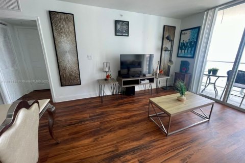 Condo in Miami, Florida, 1 bedroom № 1920337 - photo 6
