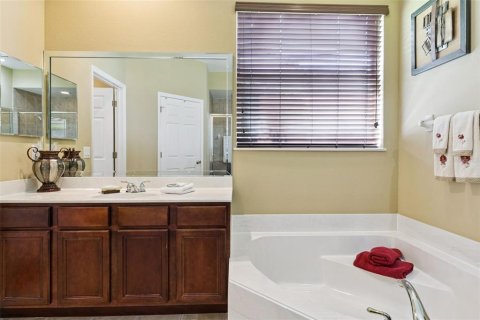 House in Clermont, Florida 5 bedrooms, 282.89 sq.m. № 2394040 - photo 23
