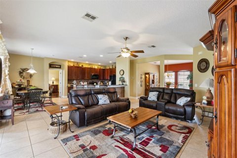 House in Clermont, Florida 5 bedrooms, 282.89 sq.m. № 2394040 - photo 12