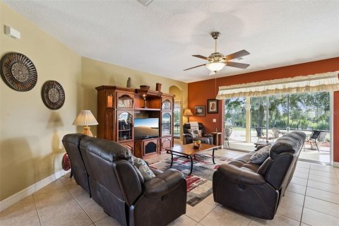 House in Clermont, Florida 5 bedrooms, 282.89 sq.m. № 2394040 - photo 13