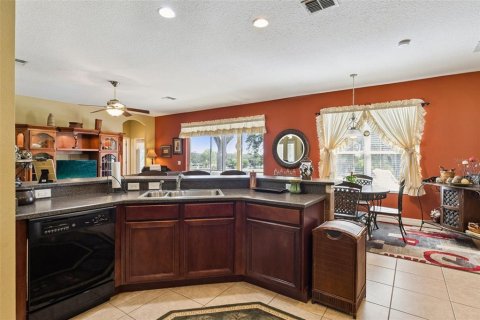 House in Clermont, Florida 5 bedrooms, 282.89 sq.m. № 2394040 - photo 16