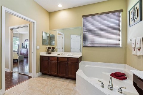 House in Clermont, Florida 5 bedrooms, 282.89 sq.m. № 2394040 - photo 21