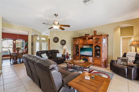House in Clermont, Florida 5 bedrooms, 282.89 sq.m. № 2394040 - photo 11