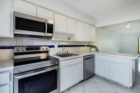 Townhouse in Miami, Florida 3 bedrooms, 114.18 sq.m. № 2087316 - photo 5