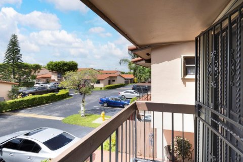 Townhouse in Miami, Florida 3 bedrooms, 114.18 sq.m. № 2087316 - photo 17