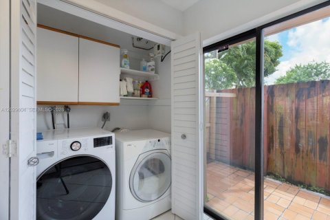 Townhouse in Miami, Florida 3 bedrooms, 114.18 sq.m. № 2087316 - photo 7