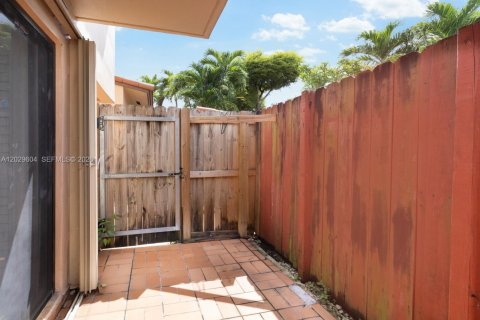 Townhouse in Miami, Florida 3 bedrooms, 114.18 sq.m. № 2087316 - photo 9