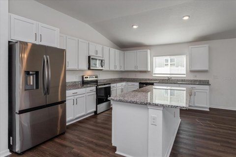 House in Mascotte, Florida 4 bedrooms, 217.58 sq.m. № 2377978 - photo 7