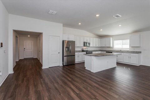 House in Mascotte, Florida 4 bedrooms, 217.58 sq.m. № 2377978 - photo 6