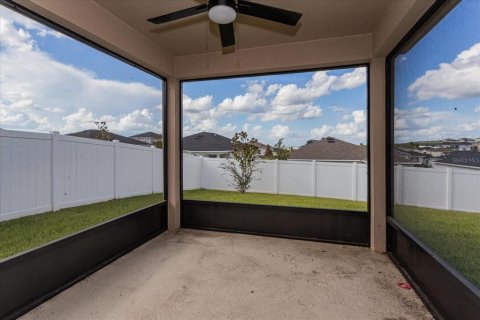 House in Mascotte, Florida 4 bedrooms, 217.58 sq.m. № 2377978 - photo 15