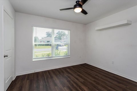 House in Mascotte, Florida 4 bedrooms, 217.58 sq.m. № 2377978 - photo 4