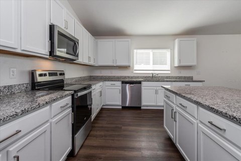House in Mascotte, Florida 4 bedrooms, 217.58 sq.m. № 2377978 - photo 8
