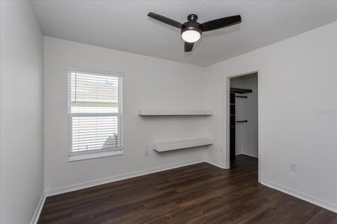House in Mascotte, Florida 4 bedrooms, 217.58 sq.m. № 2377978 - photo 3