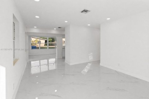 Купить виллу или дом в Вест-Парк, Флорида 3 спальни, 108.14м2, № 1991611 - фото 20