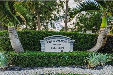 Adosado en Coral Springs, Florida 2 dormitorios, 118.91 m2 № 2327339