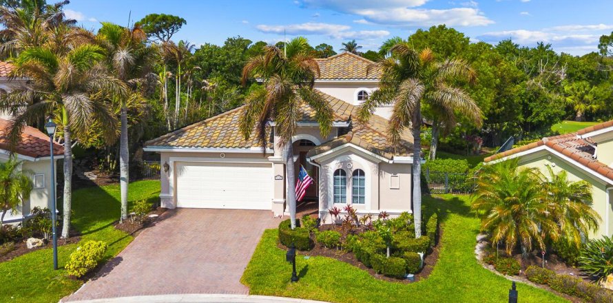 House in Palm City, Florida 3 bedrooms, 265.61 sq.m. № 2087554