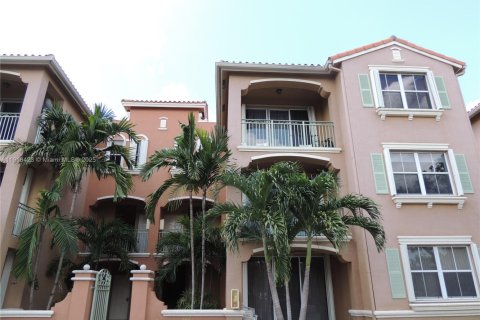Кондоминиум с 3 спальнями в Дорал, Флорида № 2017071