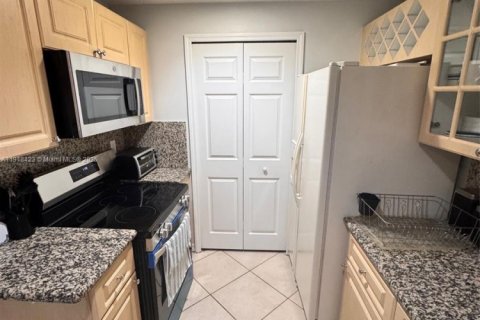 Снять в аренду кондоминиум в Дорал, Флорида 3 спальни, 118.08м2, № 2017071 - фото 10