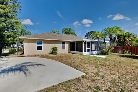 House in Sebastian, Florida 3 bedrooms, 123.28 sq.m. № 1224670 - photo 1