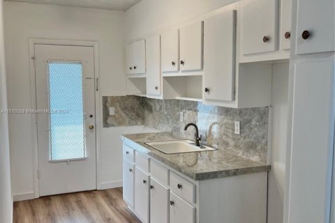 Купить кондоминиум в Майами-Гарденс, Флорида 1 спальня, 66.05м2, № 1985554 - фото 1