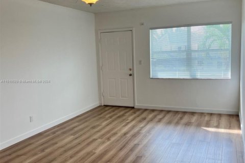 Купить кондоминиум в Майами-Гарденс, Флорида 1 спальня, 66.05м2, № 1985554 - фото 3