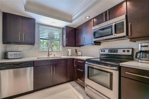 Condominio en venta en Lauderhill, Florida, 2 dormitorios, 101.45 m2 № 2076170 - foto 11