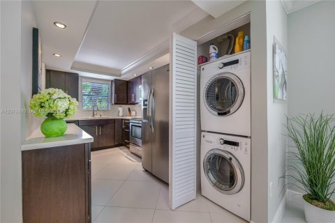 Condominio en venta en Lauderhill, Florida, 2 dormitorios, 101.45 m2 № 2076170 - foto 9