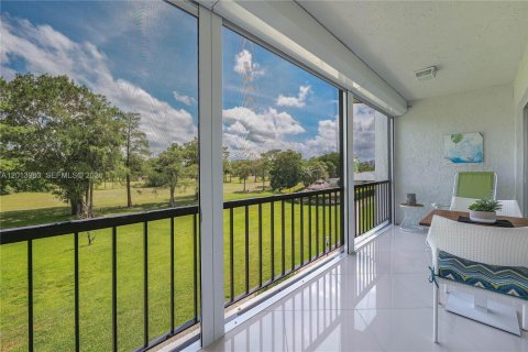 Condominio en venta en Lauderhill, Florida, 2 dormitorios, 101.45 m2 № 2076170 - foto 3