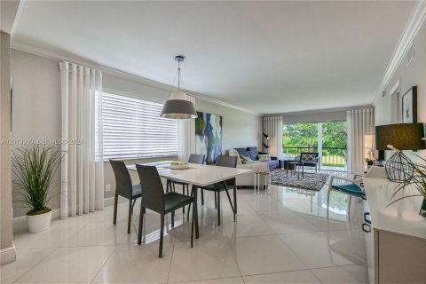 Condominio en Lauderhill, Florida, 2 dormitorios  № 2076170
