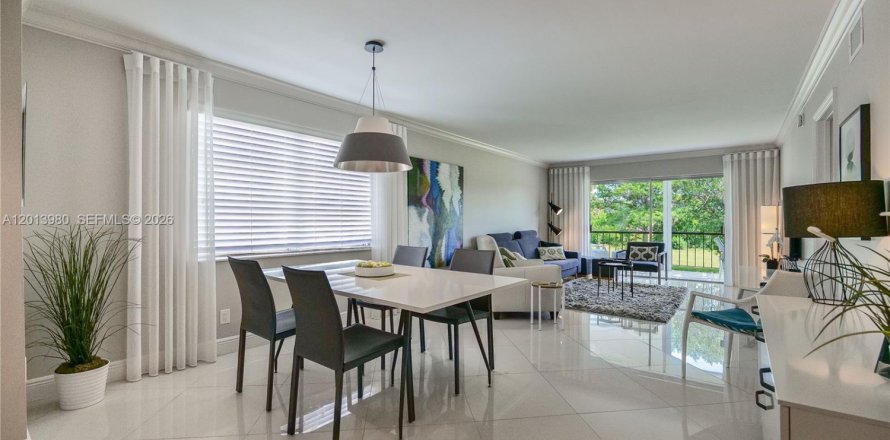 Condominio en Lauderhill, Florida, 2 dormitorios  № 2076170