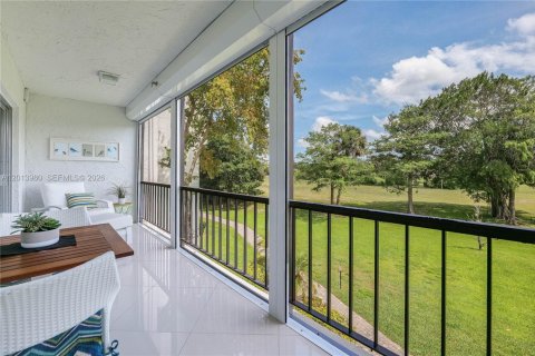 Condominio en venta en Lauderhill, Florida, 2 dormitorios, 101.45 m2 № 2076170 - foto 17