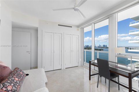 Condo in Miami Beach, Florida, 2 bedrooms  № 2086341 - photo 22