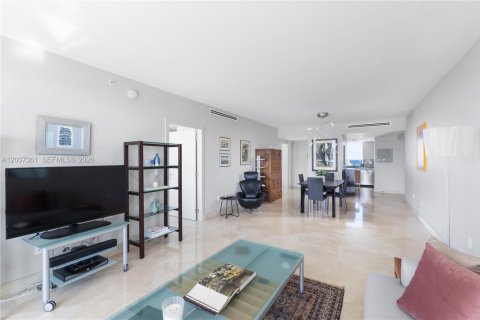 Condo in Miami Beach, Florida, 2 bedrooms  № 2086341 - photo 11