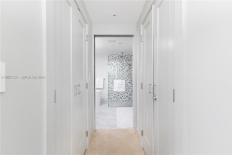 Condo in Miami Beach, Florida, 2 bedrooms  № 2086341 - photo 17