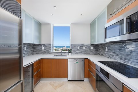 Condo in Miami Beach, Florida, 2 bedrooms  № 2086341 - photo 7