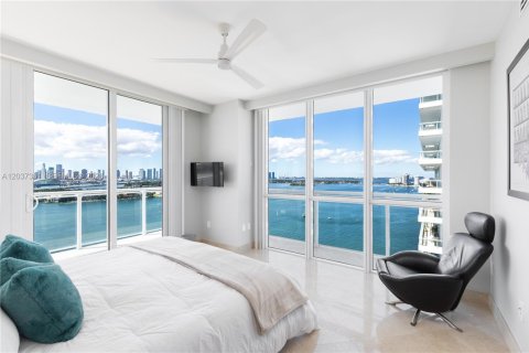 Condo in Miami Beach, Florida, 2 bedrooms  № 2086341 - photo 14