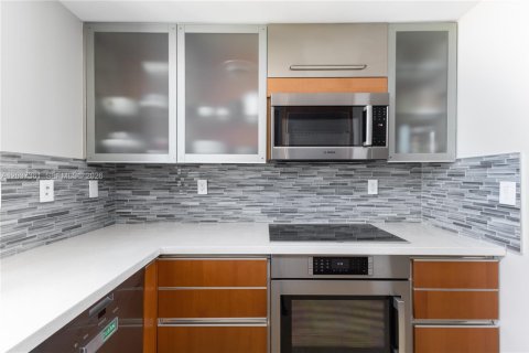 Condo in Miami Beach, Florida, 2 bedrooms  № 2086341 - photo 9