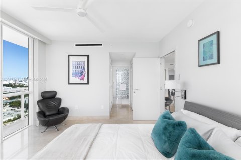 Condo in Miami Beach, Florida, 2 bedrooms  № 2086341 - photo 16