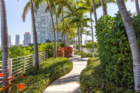 Condo in Miami Beach, Florida, 2 bedrooms  № 2086341 - photo 30