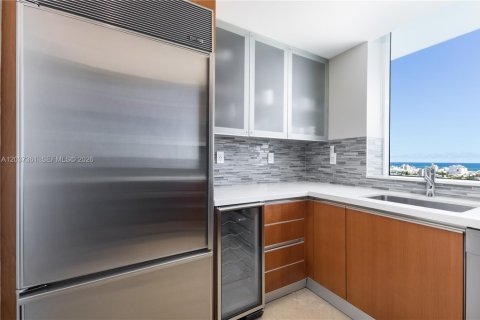 Condo in Miami Beach, Florida, 2 bedrooms  № 2086341 - photo 8
