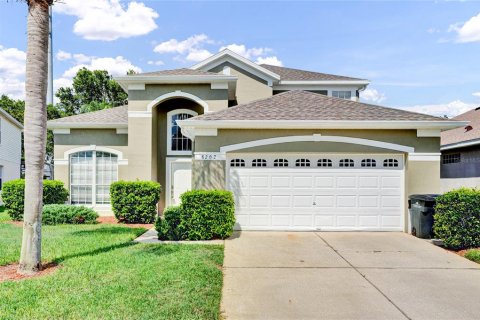 Casa en venta en Kissimmee, Florida, 5 dormitorios, 209.49 m2 № 1903551 - foto 1