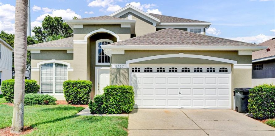 Casa en Kissimmee, Florida 5 dormitorios, 209.49 m2 № 1903551