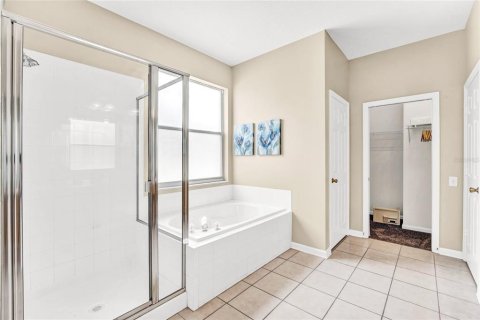 Casa en venta en Kissimmee, Florida, 5 dormitorios, 209.49 m2 № 1903551 - foto 9