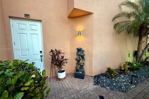 Townhouse in Coral Springs, Florida 3 bedrooms, 150.78 sq.m. № 2026631 - photo 2