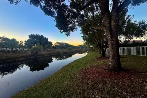 Townhouse in Coral Springs, Florida 3 bedrooms, 150.78 sq.m. № 2026631 - photo 8