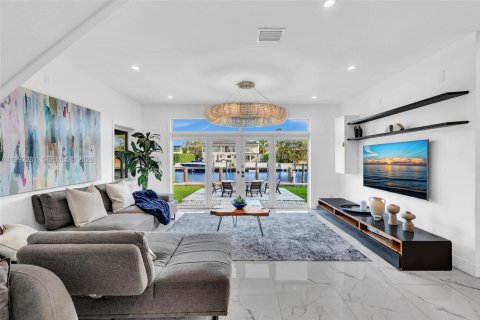 House in Hallandale Beach, Florida 7 bedrooms, 344.11 sq.m. № 2255658 - photo 5