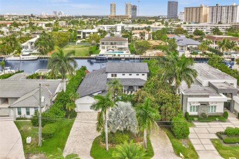 House in Hallandale Beach, Florida 7 bedrooms, 344.11 sq.m. № 2255658 - photo 3